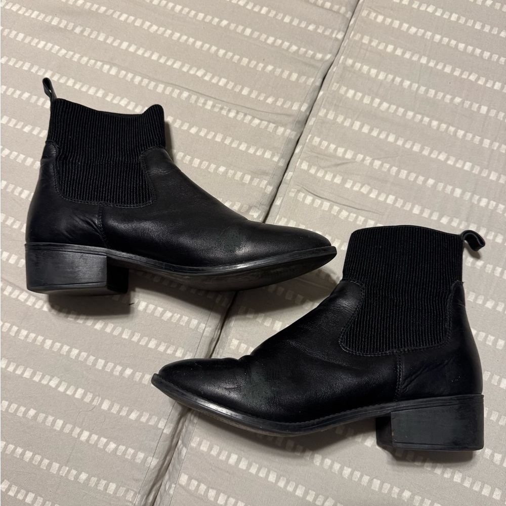 Steve Madden Black Leather Ankle Booties